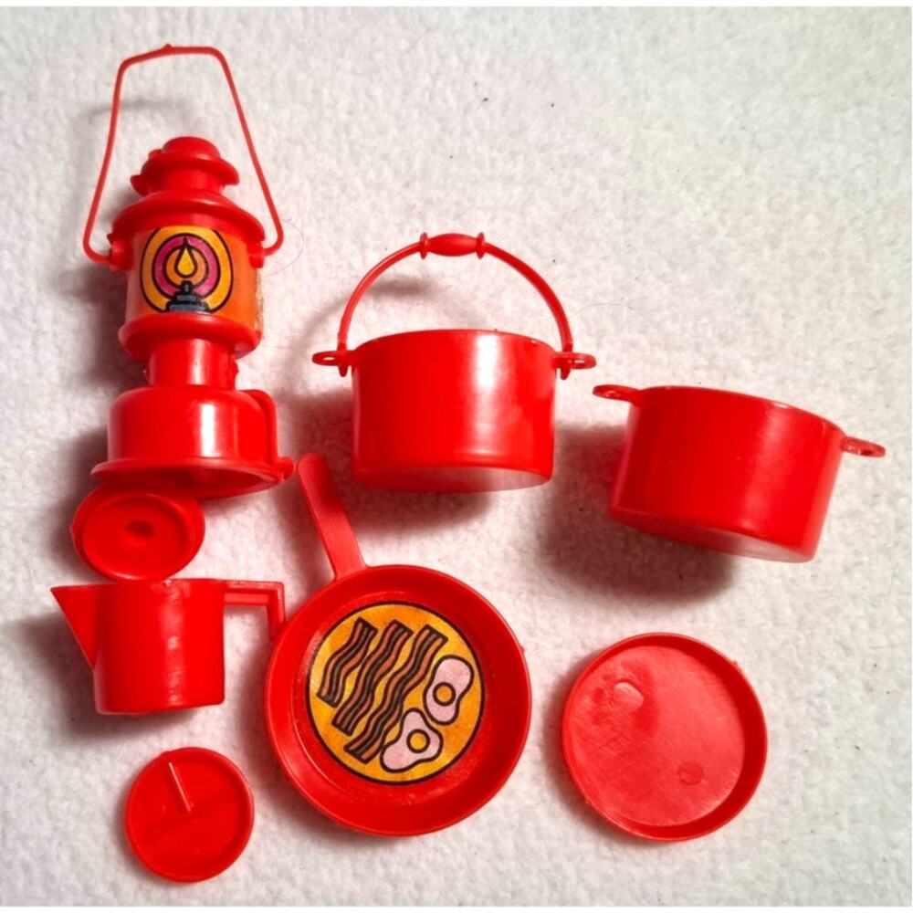 Vtg Barbie Size Red Plastic Camping Set Accessories Lantern Pot Skillet Stove
